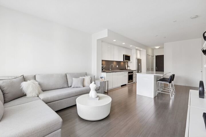 277 W 1st Street 501  North Vancouver BC V7M 0E8 photo