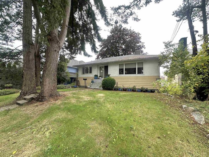 Property Photo: 313 E 13th Street BC V7L 2L9