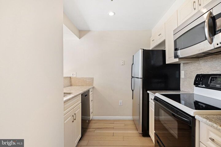 Property Photo: 315 New Street 503 PA 19106