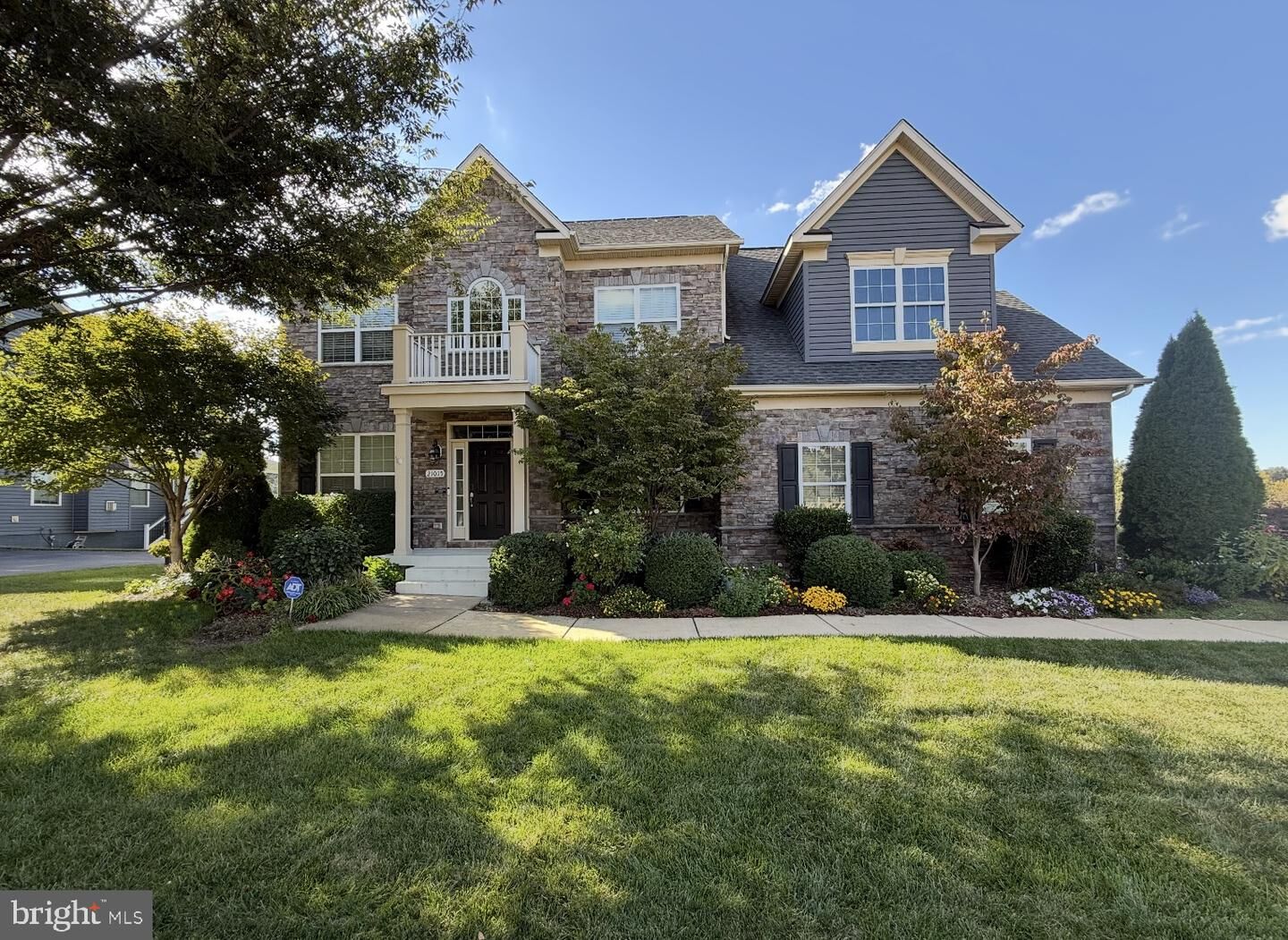 Property Photo:  21015 Honeycreeper Place  VA 20175