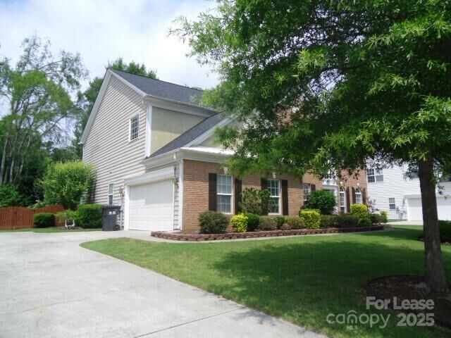 Property Photo:  10820 Knight Castle Drive  NC 28277 