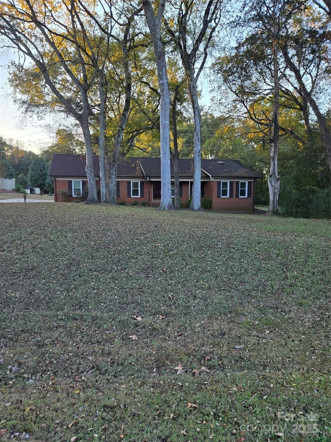 Property Photo: 4370 Coddle Creek Drive NC 28027