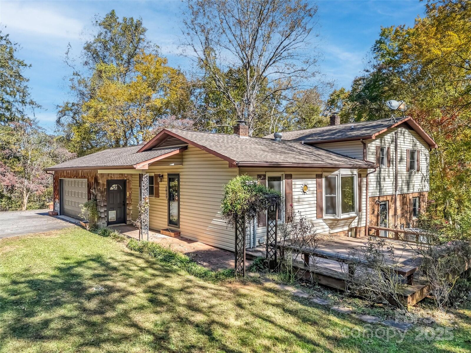 Property Photo: 1015 Pisgah Highway NC 28715