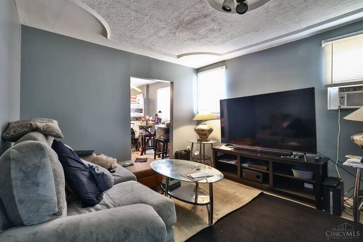 Property Photo:  1401 Chamberlain Avenue  OH 45215