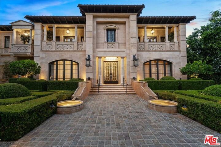 Property Photo: 804 N Elm Dr CA 90210