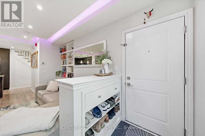 Property Photo:  95 Eastwood Park Gardens 21  ON M8W 0B9