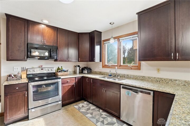 Property Photo: 625 Lantana Court OH 45371