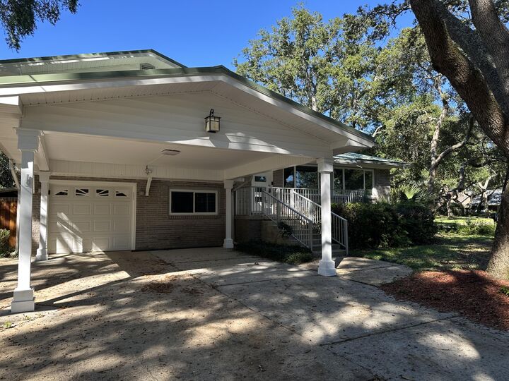 Property Photo: 300 Plymouth Avenue FL 32547