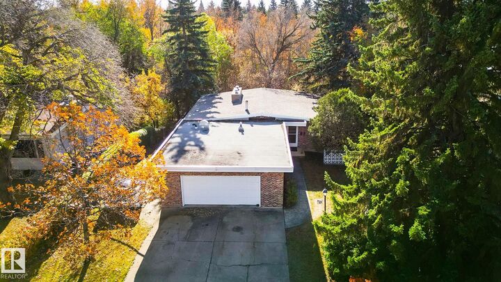 13 Valleyview Crescent NW  Edmonton AB T5R 5S5 photo