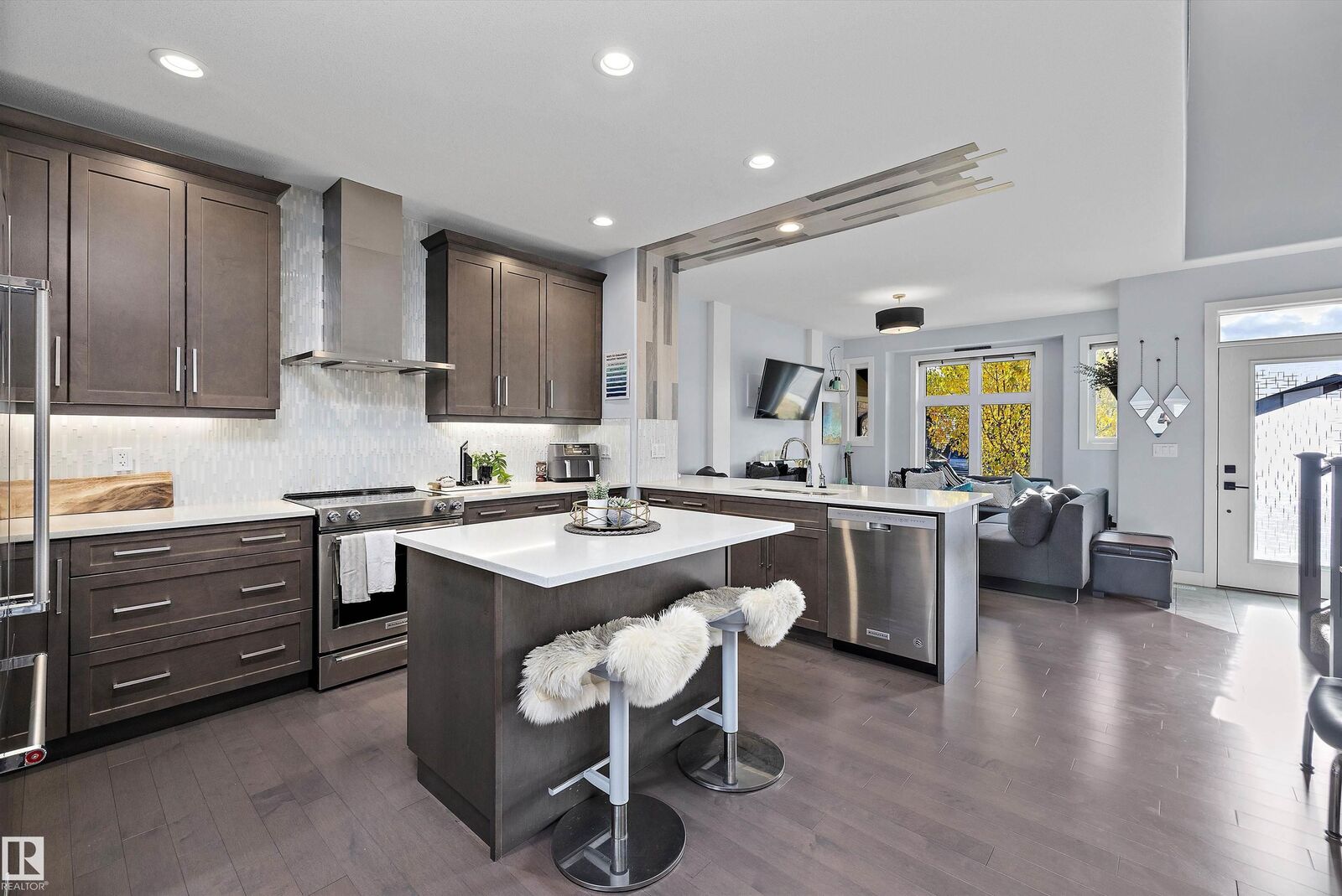 Property Photo: 4 Fosbury Link AB T8B 0B3