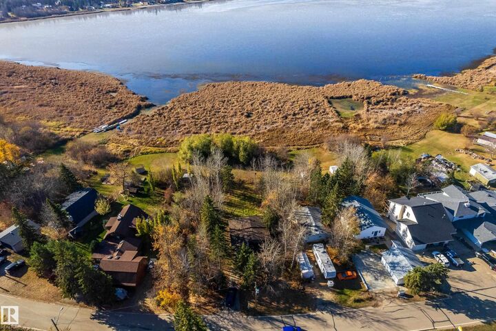 Property Photo: 161 Lakeshore Drive AB T0E 1V0