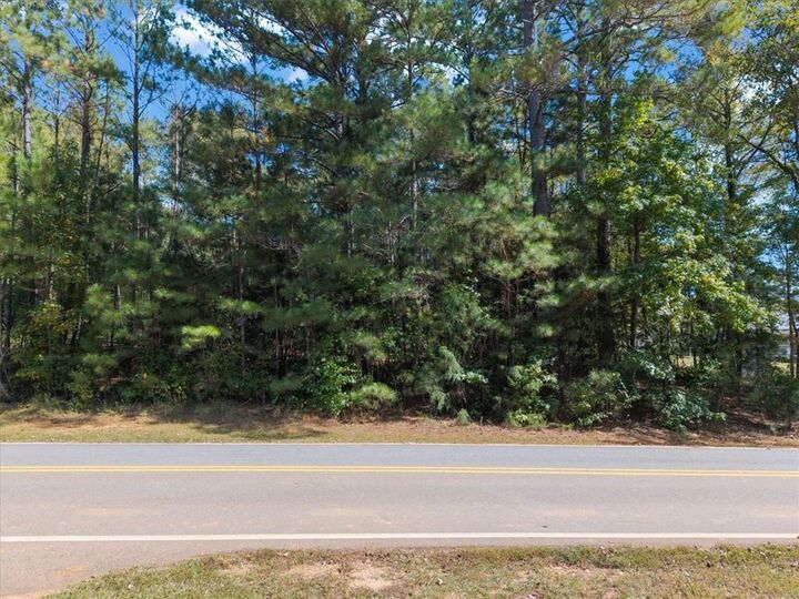 Property Photo: 105 E Bearcreek Road GA 31024