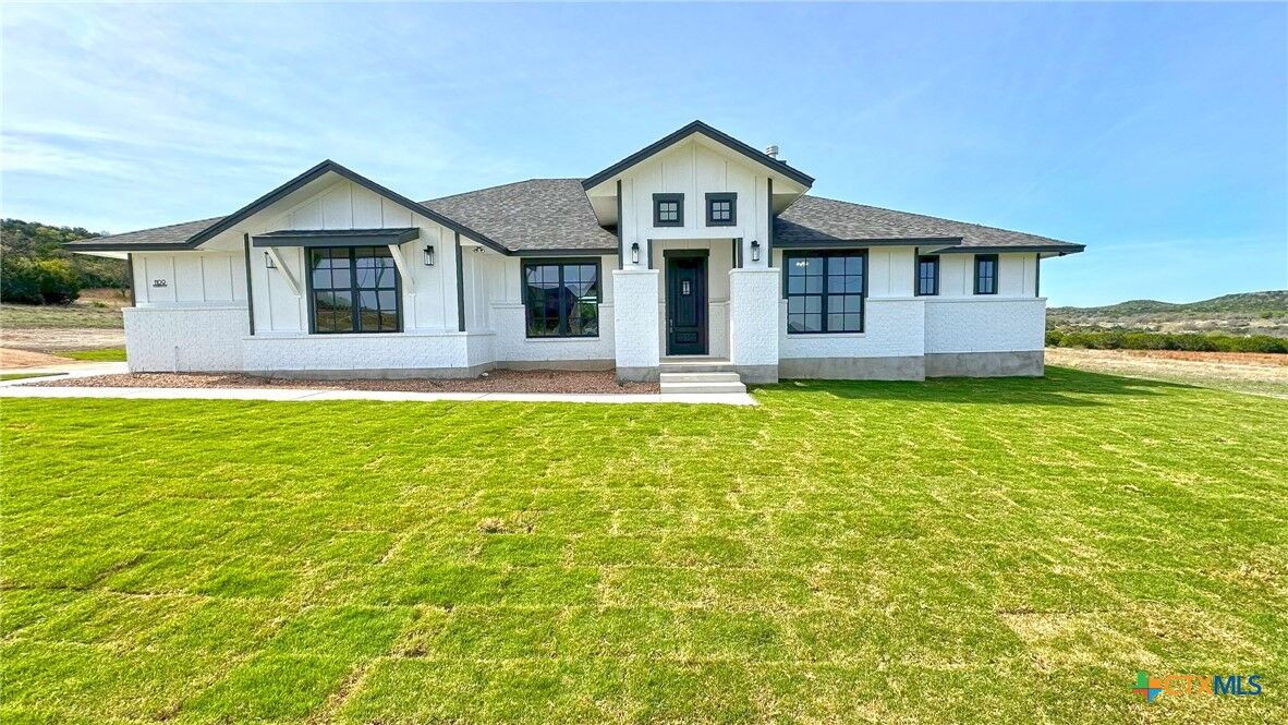 Property Photo:  1109 Holden Loop  TX 76522 
