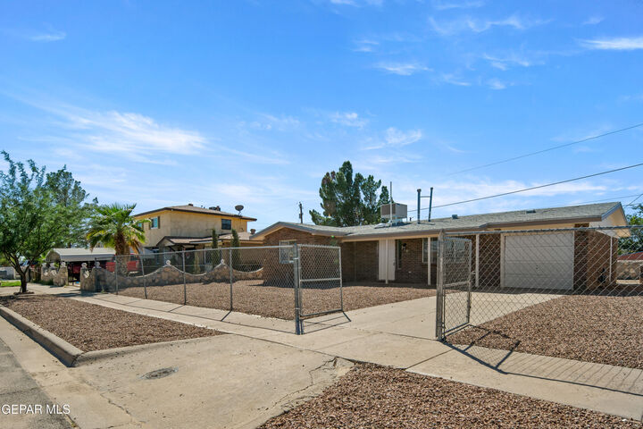 Property Photo:  215 Maravilla Drive  TX 79907 