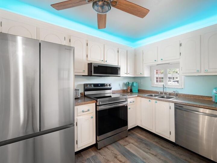 Property Photo:  311 S Hollybrook Dr 104  FL 33025