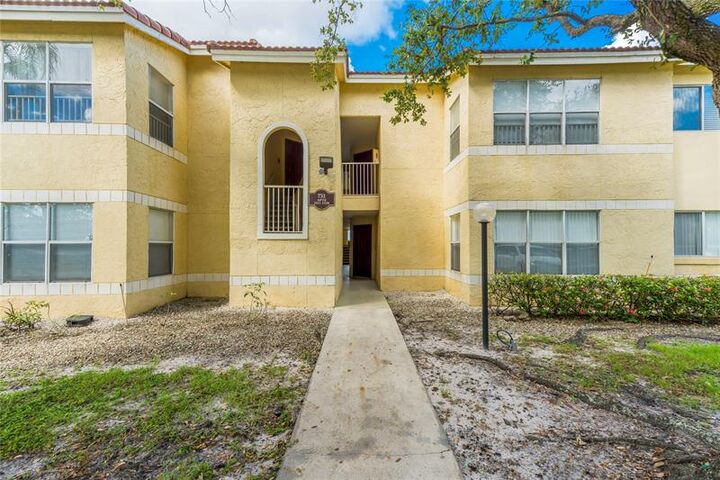Property Photo: 731 Vista Isles Dr 1527 FL 33325