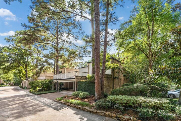 Property Photo: 201 Vanderpool Lane 3 TX 77024