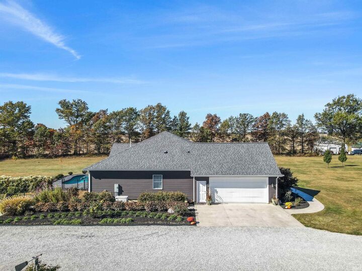 Property Photo: 716 E 550N Road IN 46791