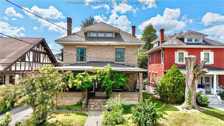 Property Photo: 1565 Quarrier Street WV 25311