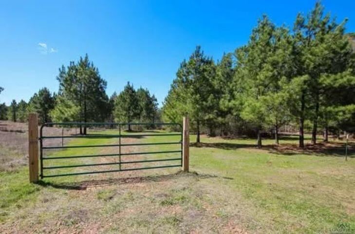 Property Photo:  7104 Pin Oak Rd  TX 75755 