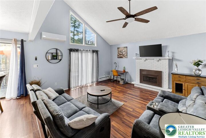 Property Photo: 1379 Winding Way PA 18466