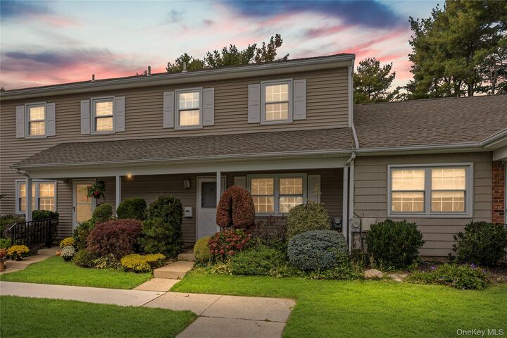 Property Photo:  78 Hayloft Court  NY 11746