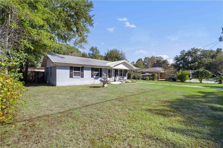 Property Photo:  626 3rd Avenue  AL 36571