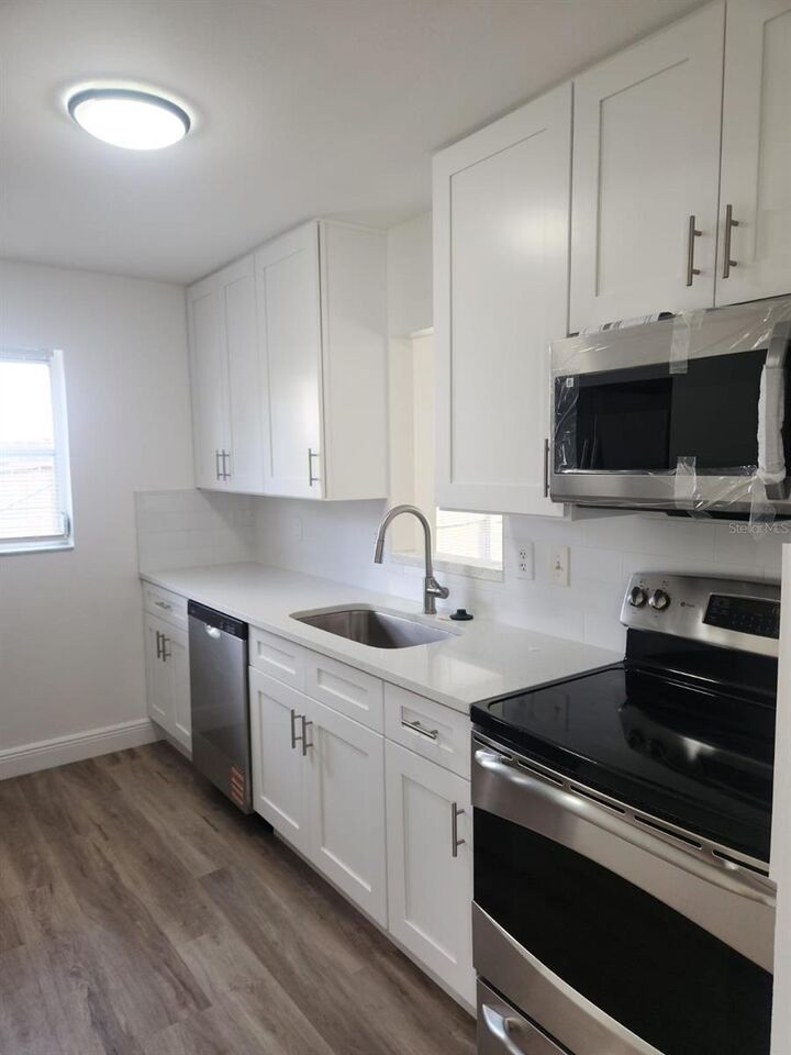 Property Photo: 2101 La Due Court FL 32811