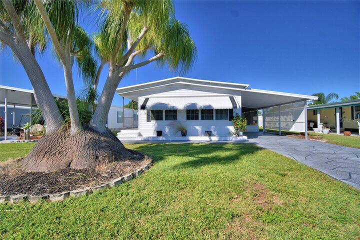 Property Photo: 160 Bonnie Drive FL 33823
