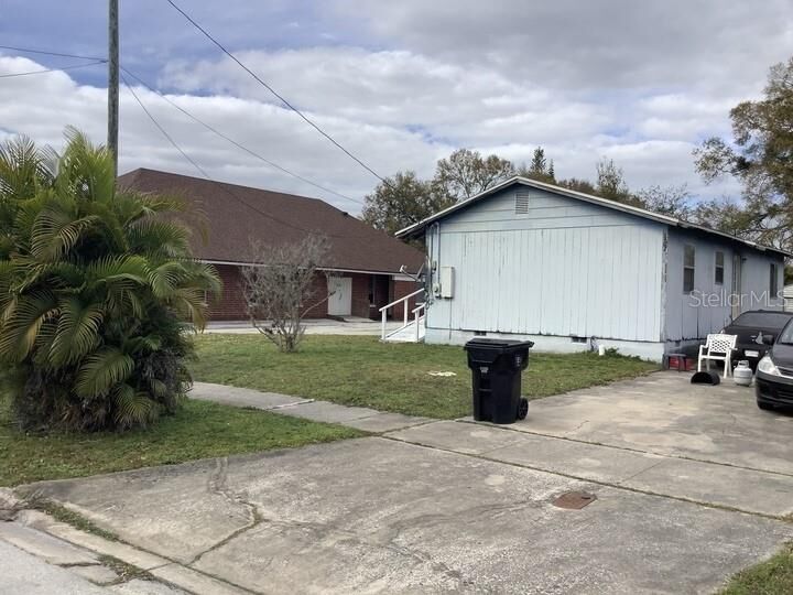 Property Photo: 4079 Booker Street FL 32811