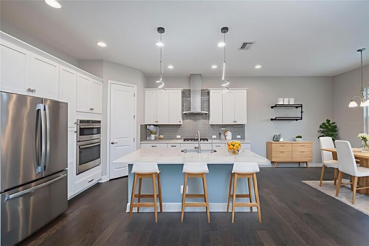 Property Photo: 6137 Lungo Lago Drive FL 34241