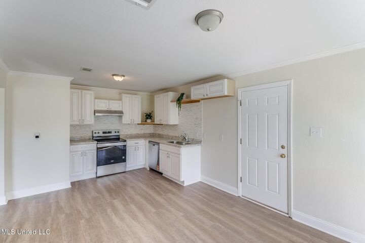 Property Photo:  22 E Park Street  MS 39507 