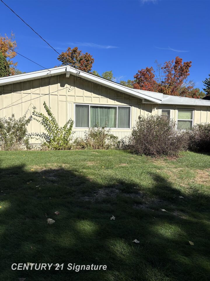 Property Photo:  1727 Briarwood Drive  MI 48507 