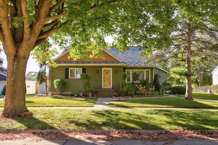 Property Photo: 1130 S Pine Street MI 48734