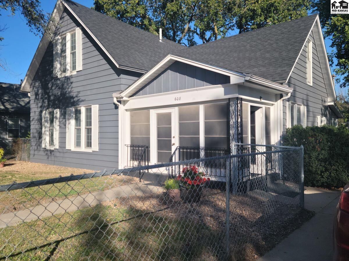 Property Photo: 608 W 12th Ave KS 67501