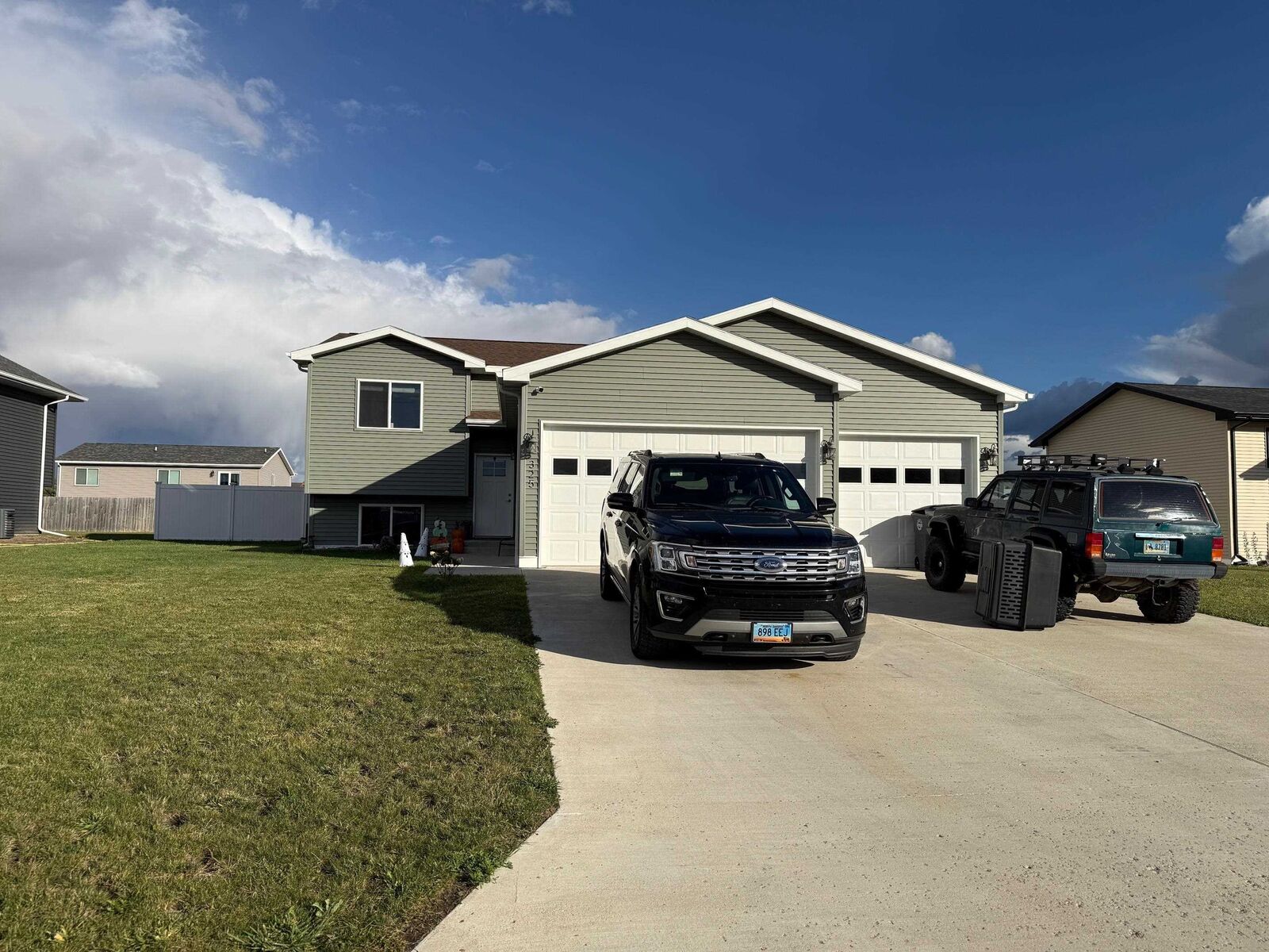 Property Photo: 325 6th Ave SW ND 58785