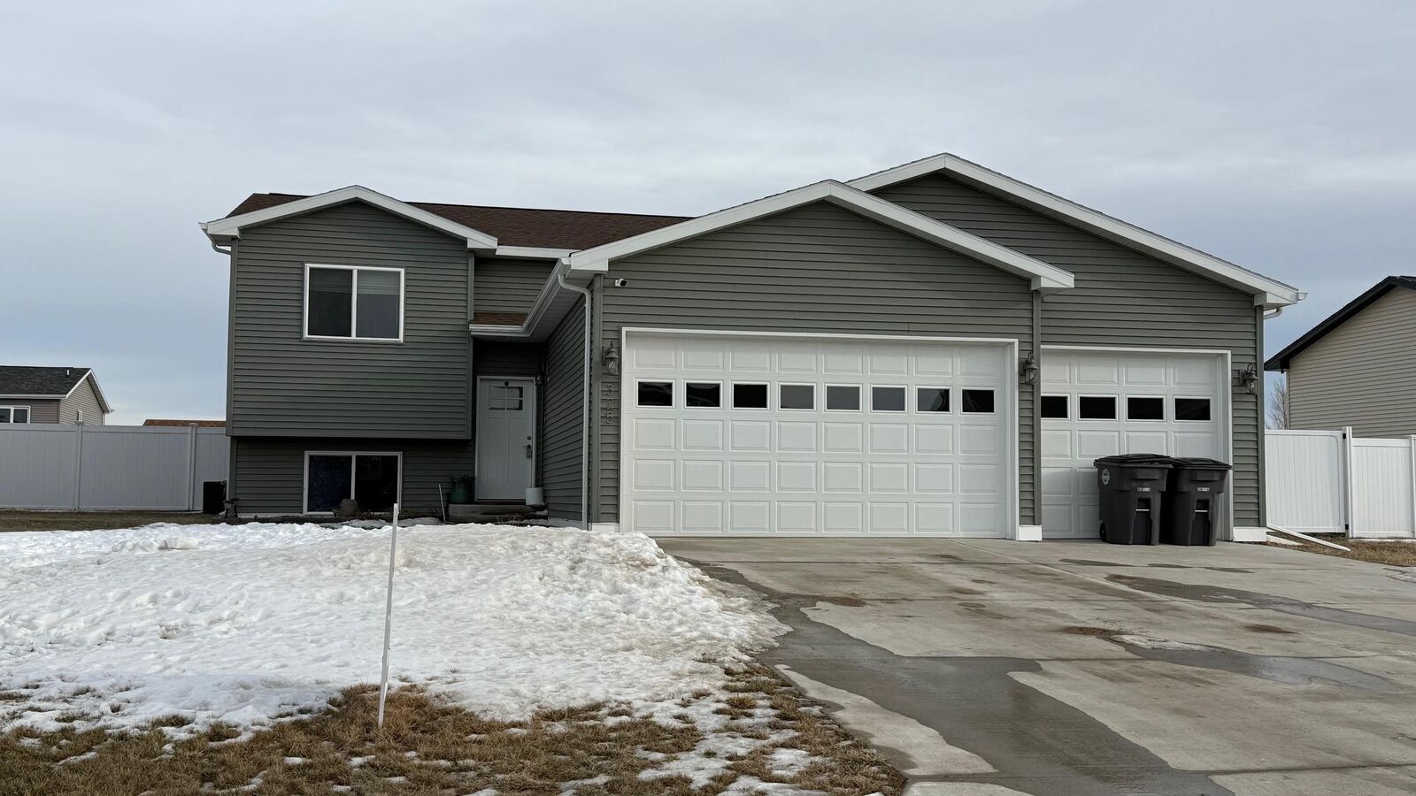 Property Photo:  325 6th Ave SW  ND 58785 