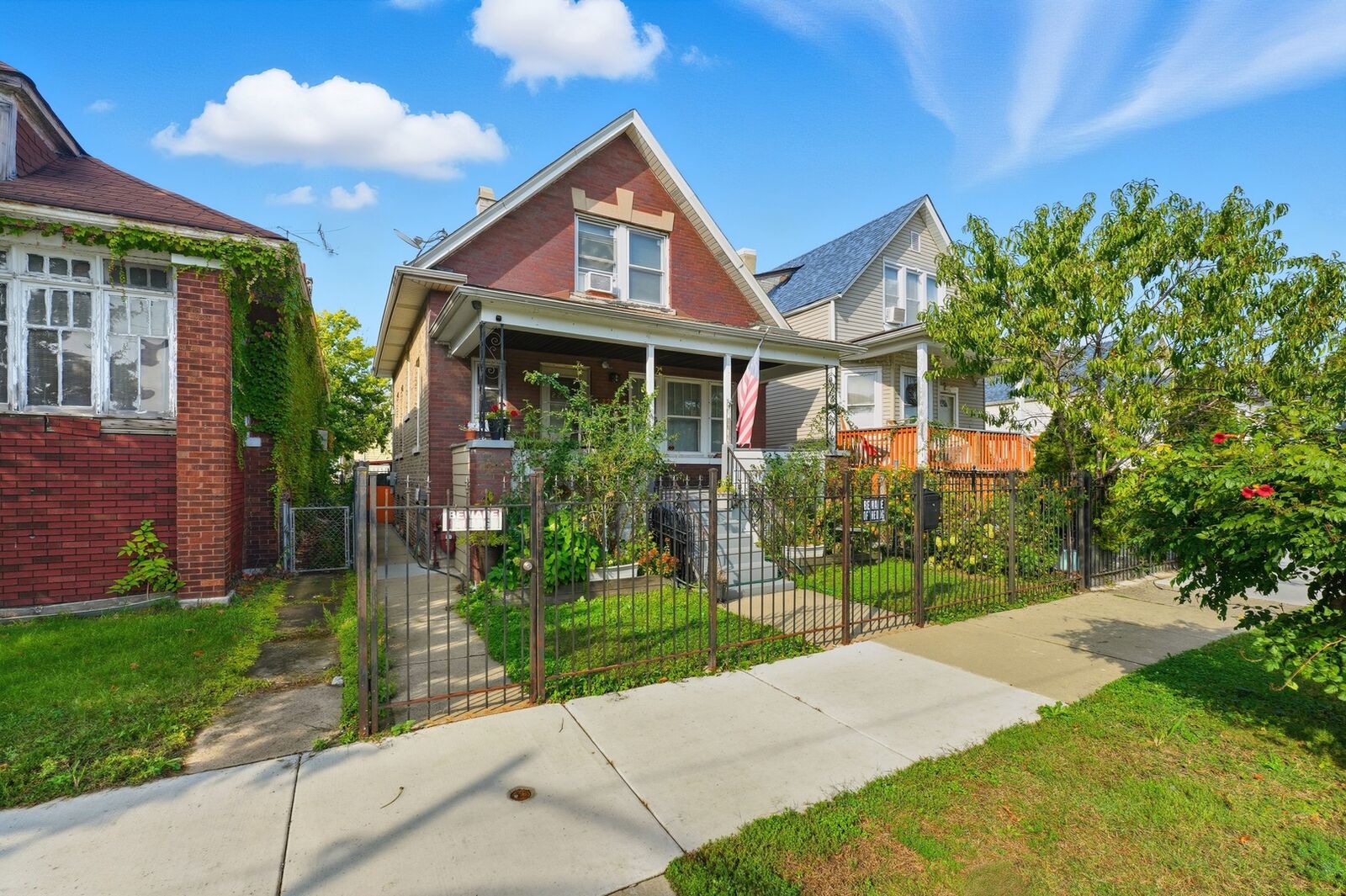 Property Photo: 2218 N Lavergne Avenue IL 60639