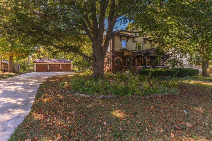 Property Photo:  1111 E Grove Street E  IL 61701