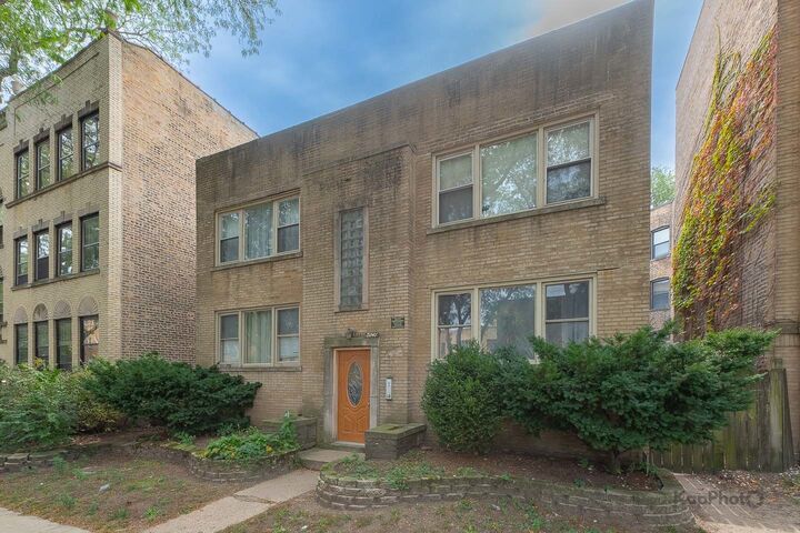 Property Photo:  2041 W Jarvis Avenue 2E  IL 60645 