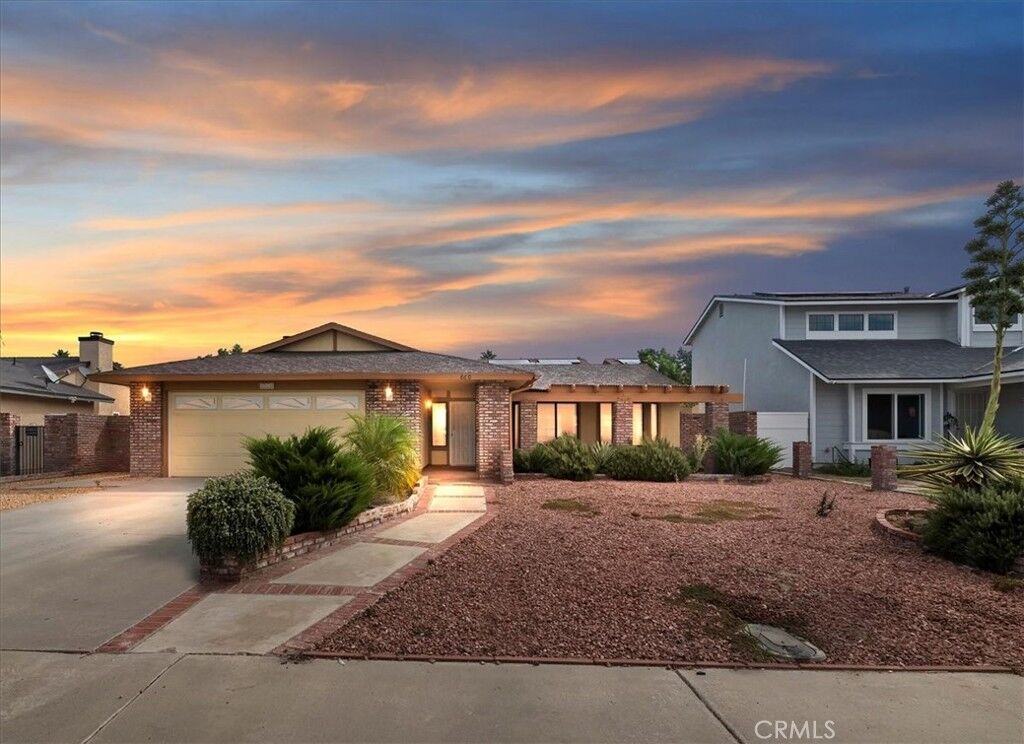 Property Photo:  860 Polk  CA 92543 