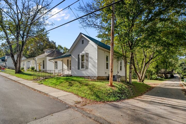 Property Photo:  306 E Rickert Ave  TN 37055