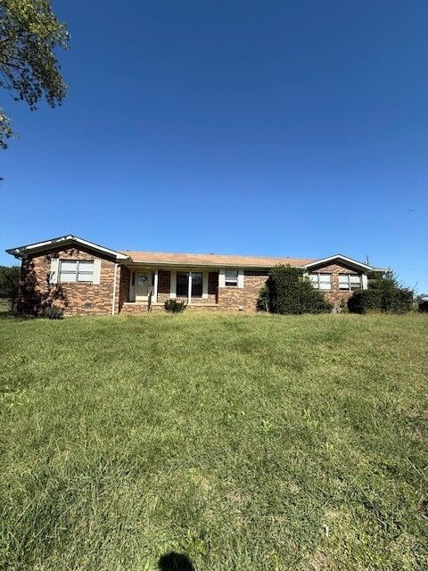 Property Photo: 779 Oakdale Rd TN 37186