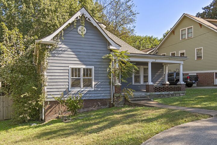 Property Photo: 1007A N 14th St TN 37206