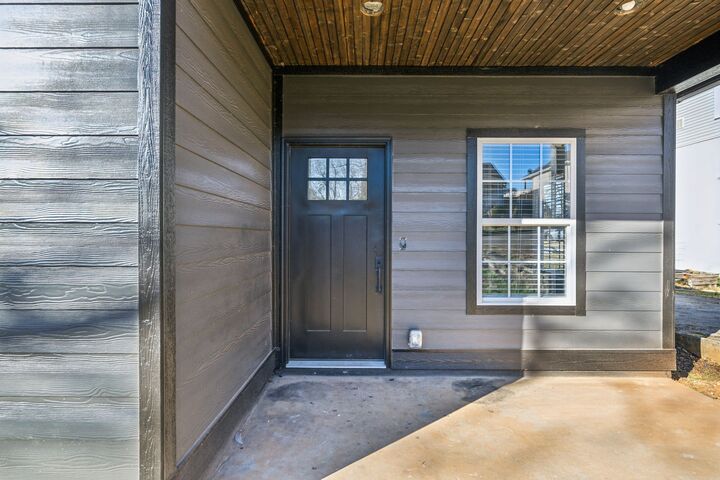 Property Photo:  412 W 13th St  TN 38401