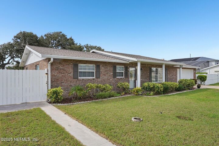 Property Photo: 18 Buckingham Drive FL 32176