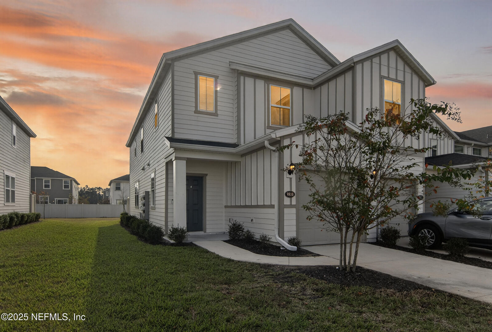 Property Photo: 9810 Fiddleback Lane FL 32222