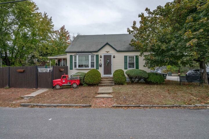 131 Calef Road  Manchester NH 03102 photo