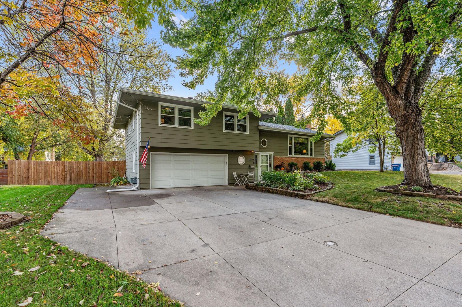 Property Photo: 1440 Pennsylvania Avenue N MN 55427