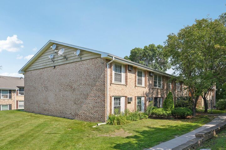 Property Photo: 930 Westbrooke Way 4 MN 55343